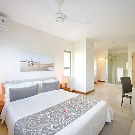 Bon Azur Beachfront Suites & Penthouses With Lov Trou aux Biches Exterior foto