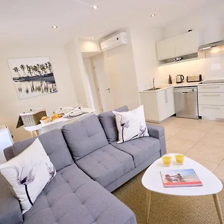 Bon Azur Beachfront Suites & Penthouses With Lov Trou aux Biches Exterior foto