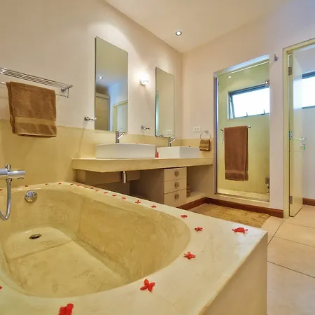 Bon Azur Beachfront Suites & Penthouses With Lov Trou aux Biches Exterior foto