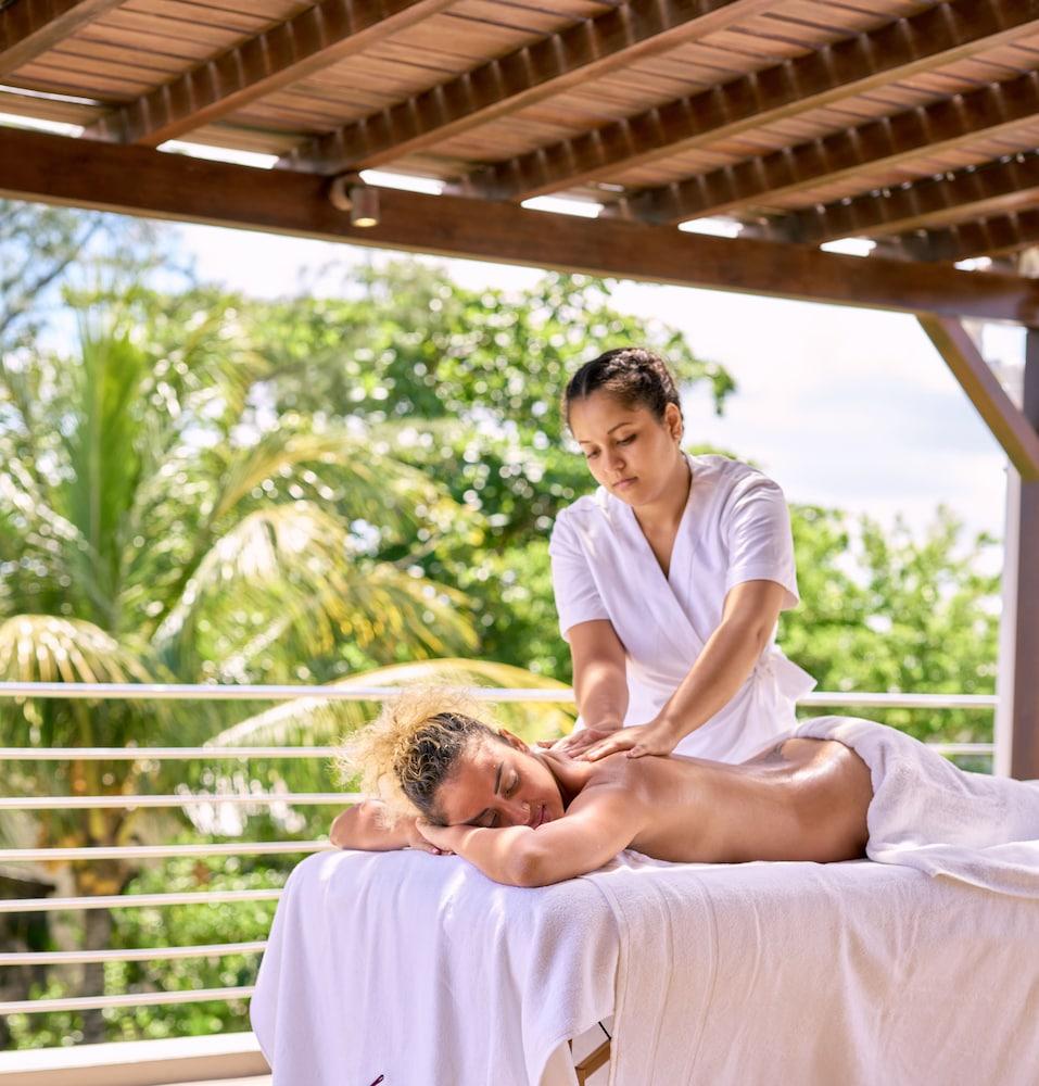 Bon Azur Beachfront & Penthouses With Lov