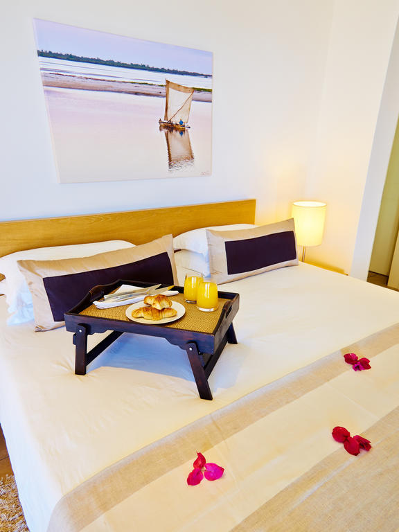 Bon Azur Beachfront & Penthouses With Lov Trou aux Biches