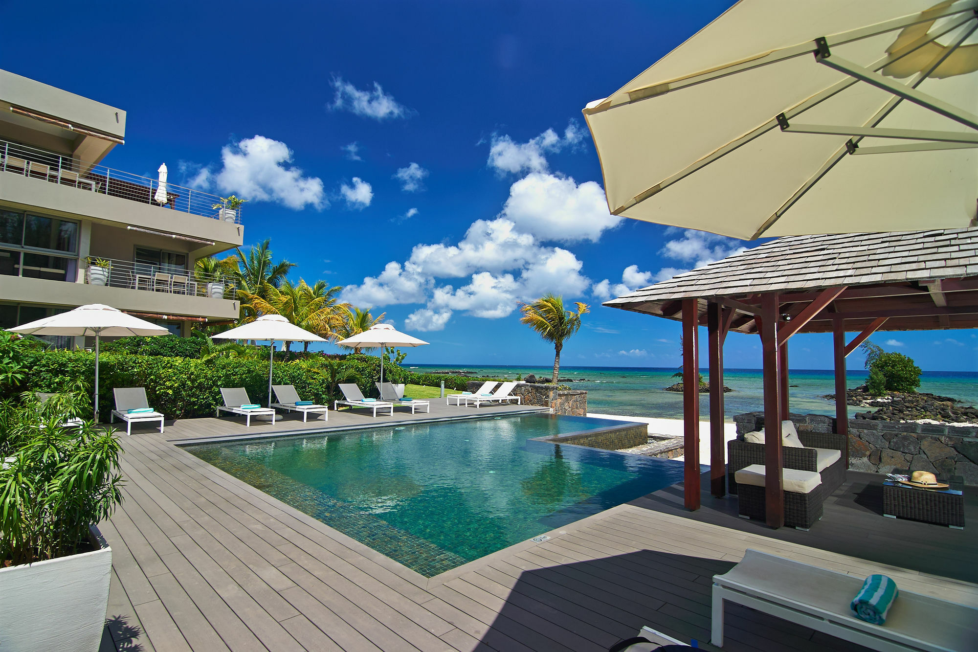 Apartment Bon Azur Beachfront & Penthouses With Lov