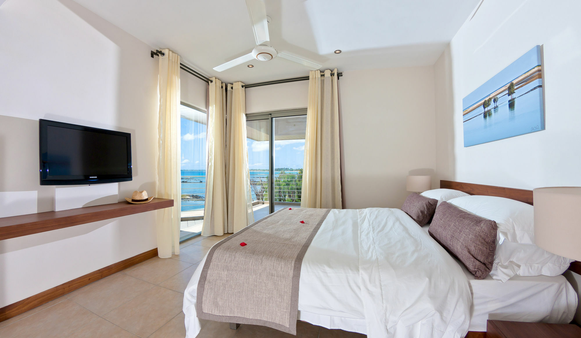 Bon Azur Beachfront & Penthouses With Lov