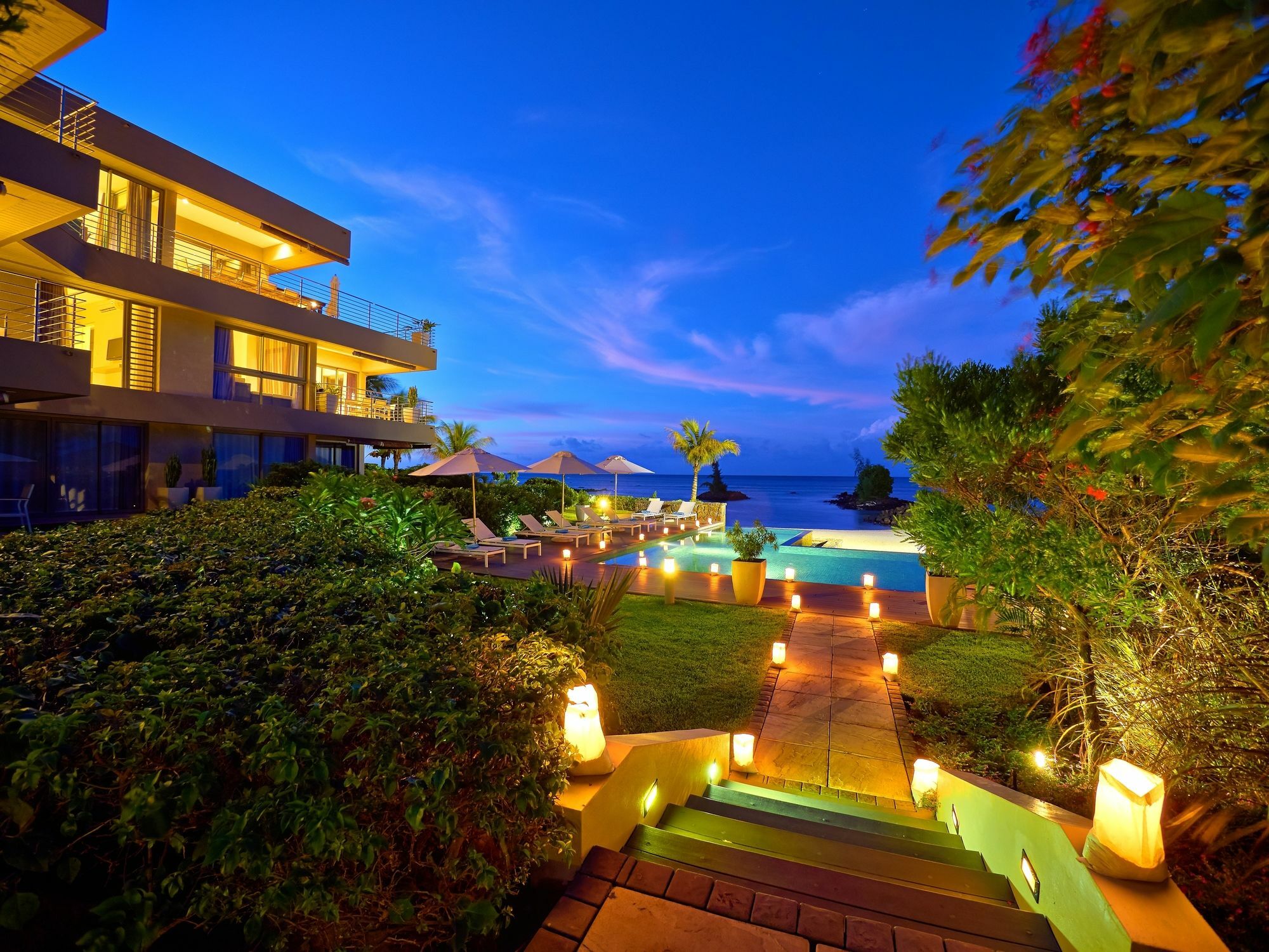 Bon Azur Beachfront & Penthouses With Lov *